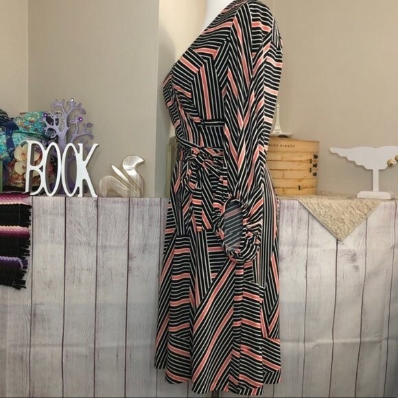 Donna Ricco sz 2 Striped Panel Faux Wrap Dress - Picture 2 of 13